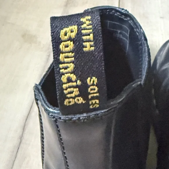 Dr. Martens 2976 Black Leather Chelsea Boots Women’s 7 Grunge Minimalist Edge - Picture 4 of 16